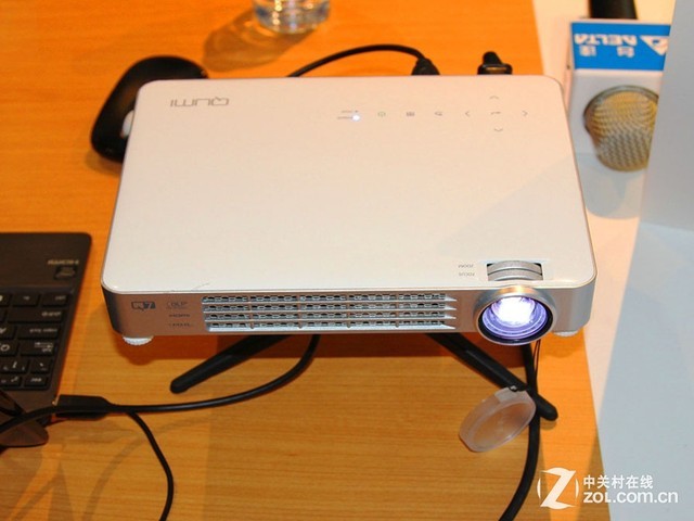 COMPUTEX2014 ̨��Я��Ѷ��ͶӰ��Ʒ 