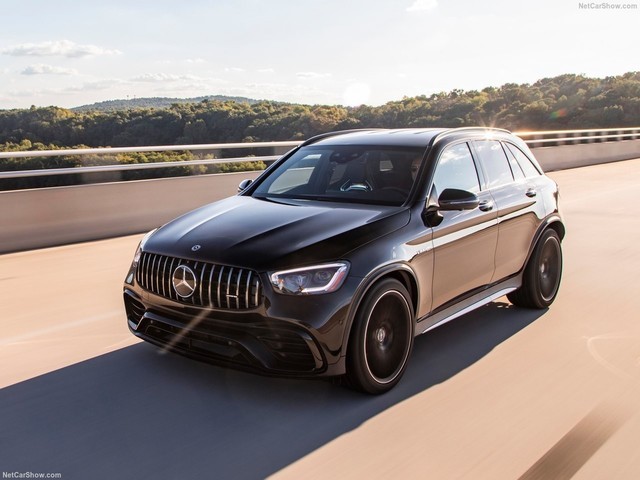 ó4ưSUVGLC63 AMG