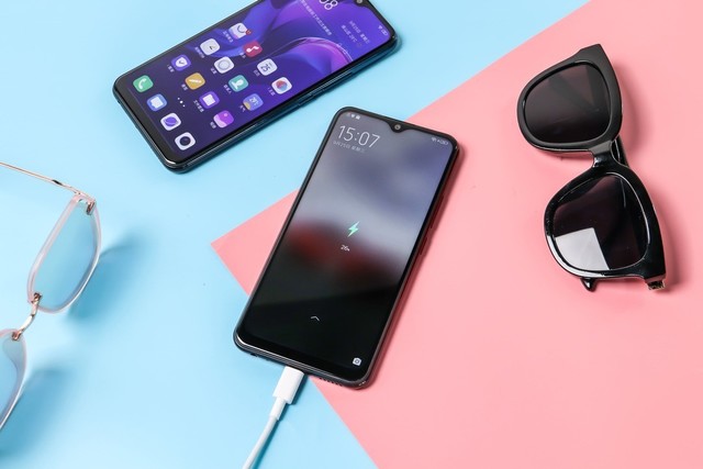 ����ǿ������4GB+64GB��vivo Y3����ɫ���ȿ��� 