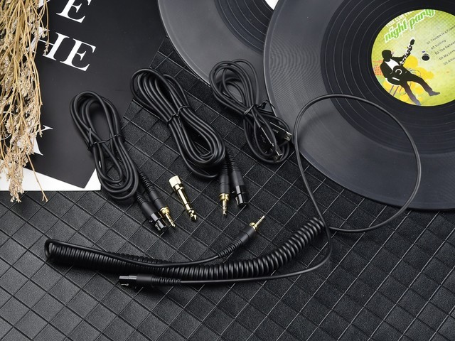 ο AKG K371-BTͼ