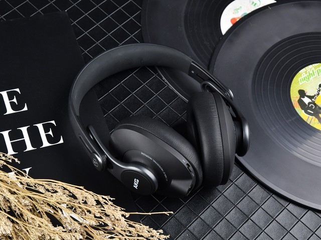 ο AKG K371-BTͼ