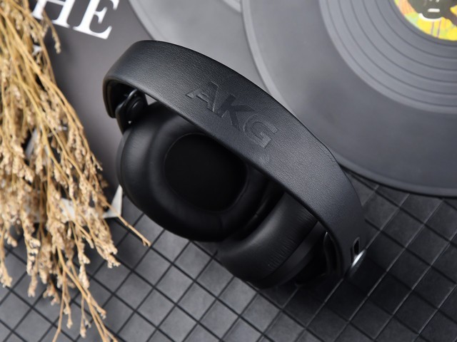 ο AKG K371-BTͼ