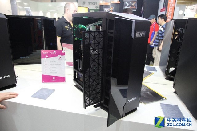 大放异彩 宁美国度现身电脑展各个展台