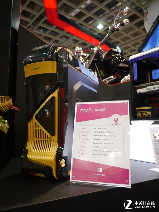 大放异彩 宁美国度现身电脑展各个展台