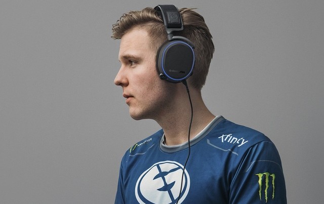 耳机推荐2:赛睿arctis寒冰5购买链接:https://item.jd.