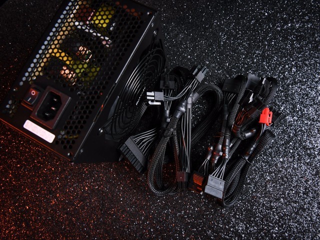 航嘉MVP K600电源图赏 金牌电源本应这样