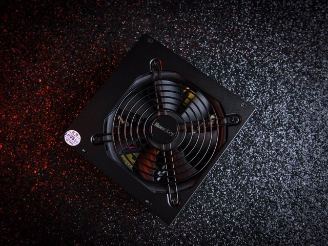 航嘉MVP K600电源图赏 金牌电源本应这样