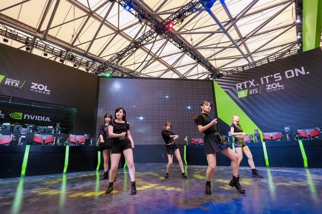 这才是真正的ChinaJoy！带你看showgirl现场热舞