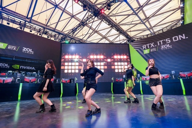 这才是真正的ChinaJoy！带你看showgirl现场热舞