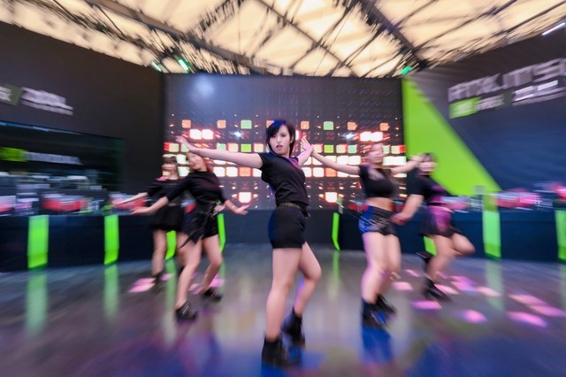 这才是真正的ChinaJoy！带你看showgirl现场热舞
