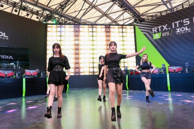 这才是真正的ChinaJoy！带你看showgirl现场热舞