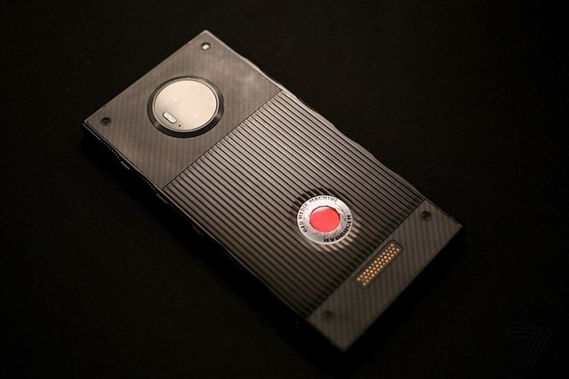 终于等到你！RED Hydrogen One钛合金版发售 