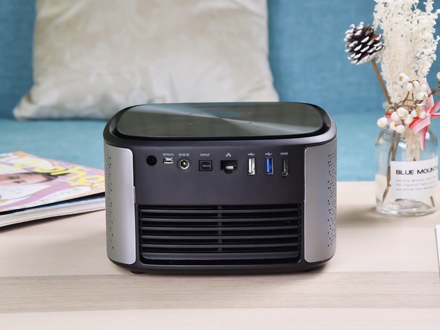 远场ai语音操控坚果j7s智能投影图赏