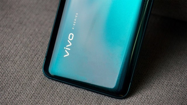  If you want to live a decent life, you must buy vivo X27 emerald green