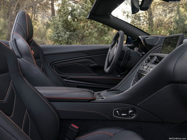 大劲撩车:轻型飞行,全新阿斯顿马丁DBS