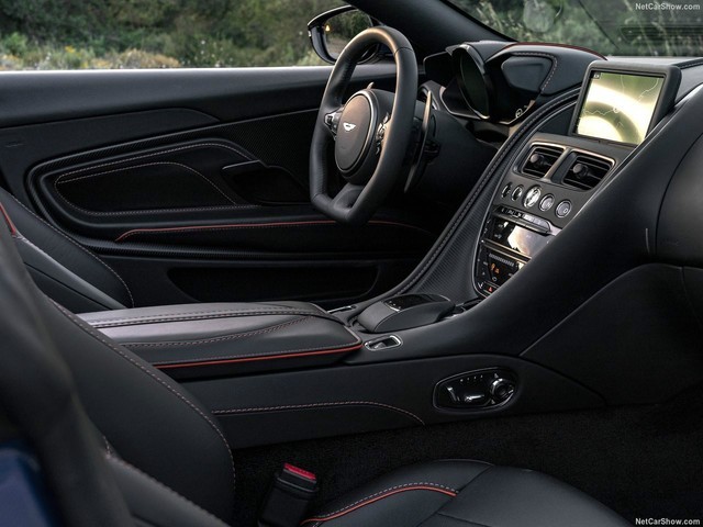 大劲撩车:轻型飞行,全新阿斯顿马丁DBS