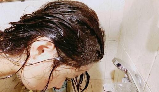 女生洗澡特麻烦,洗的时候麻烦,洗完了也麻烦.原因都在头发上了.