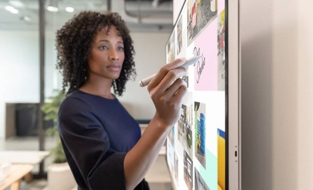 ΢ Surface Hub 2S  8999۸ 