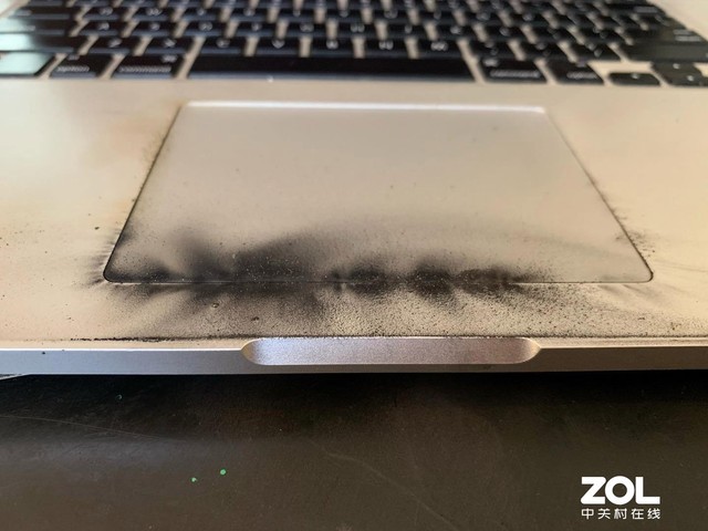 ��ƻ���ٻ�֮ǰ һ̨MacBook Pro���ը�� 