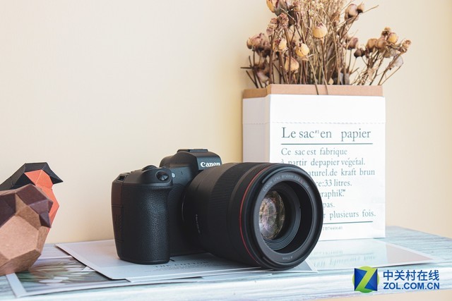 ҹ RF50mm f/1.2ͷǰ 