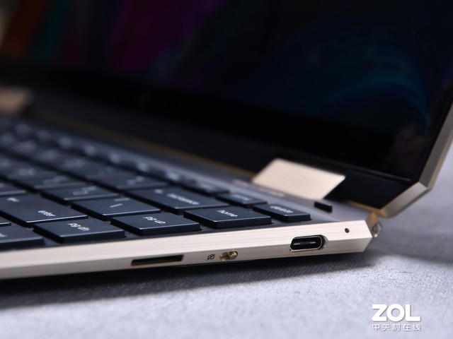 ���շ���Ӣ�ض��ƶ����ܰ�ʼǱ�����Spectre x360���α������¶���߶�PC���� 