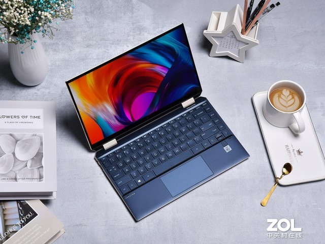 ���շ���Ӣ�ض��ƶ����ܰ�ʼǱ�����Spectre x360���α������¶���߶�PC���� 