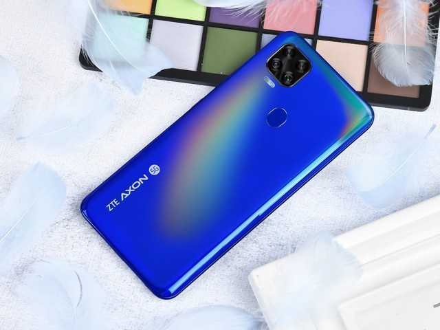 性能全优颜值在线中兴天机axon11se图赏