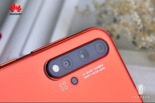 ��Ϊnova 5 Pro��èС�ں��׷� ����AI����ҹ�� 