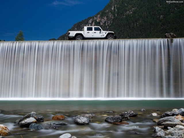 ó:ԽҰ,Jeep Gladiator
