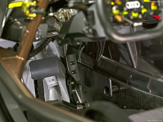 óˣµR8 LMS GT2