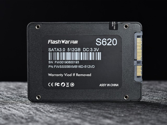 闪战 S620 SSD固态硬盘图赏：质感十足