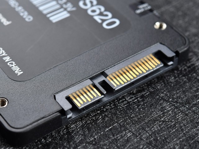 闪战 S620 SSD固态硬盘图赏：质感十足