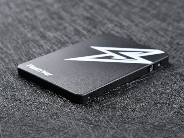 闪战 S620 SSD固态硬盘图赏：质感十足