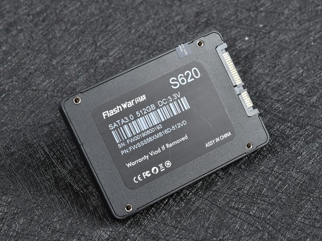 闪战 S620 SSD固态硬盘图赏：质感十足
