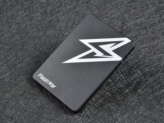 闪战 S620 SSD固态硬盘图赏：质感十足