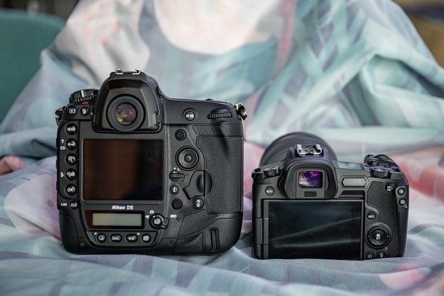 现在买相机 选择单反相机还是微单相机 