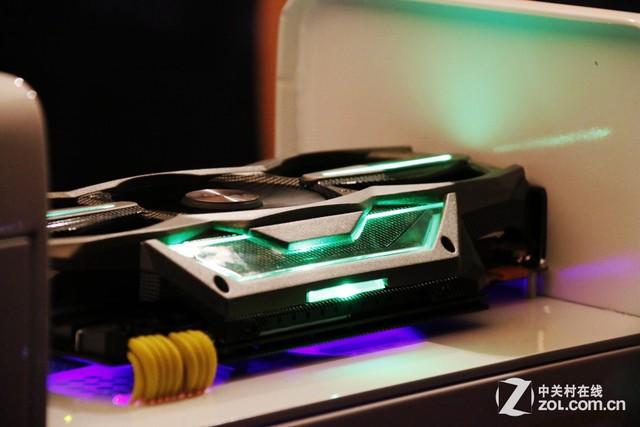 ZBOX���� ��̩Я�ڶ��Ʒ����CES2015 