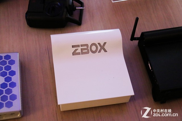 ZBOX���� ��̩Я�ڶ��Ʒ����CES2015 