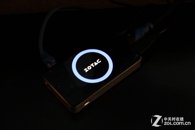 ZBOX���� ��̩Я�ڶ��Ʒ����CES2015 