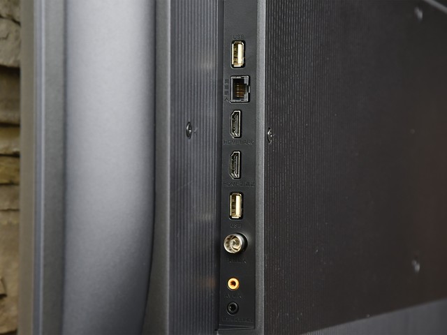 TCL 65V8 