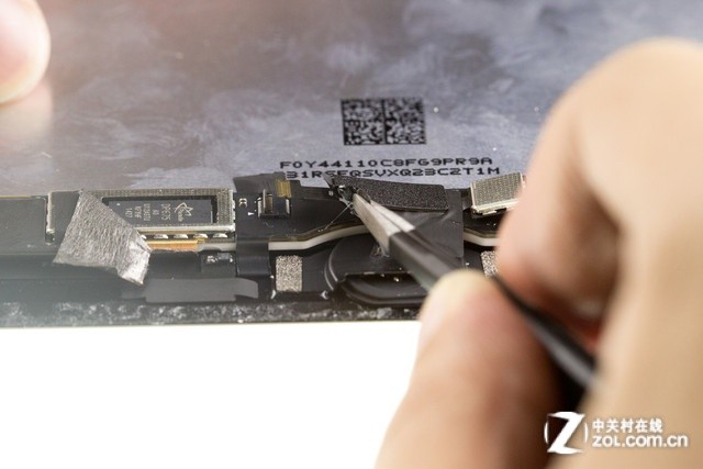  Extremely low maintainability iPad Air 2 disassembly process 