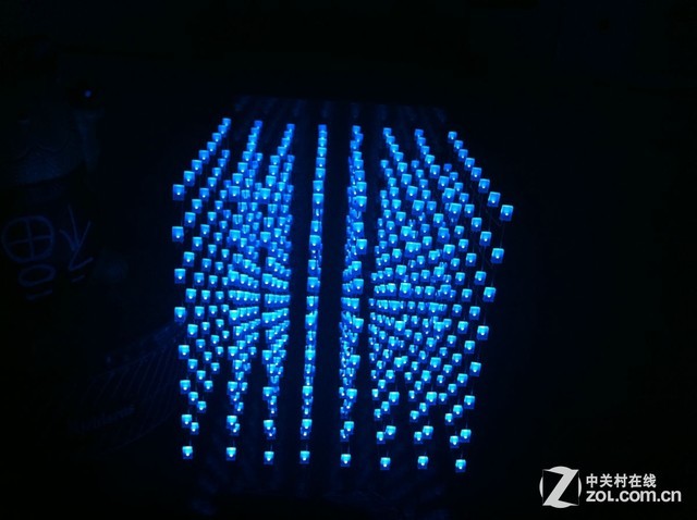 OLED ʾ"Ʒ"Ϊսʤ 