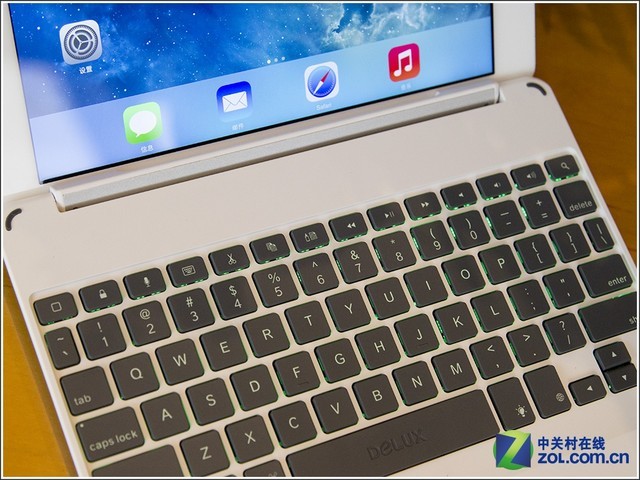 MacBook Сi iPad Air 