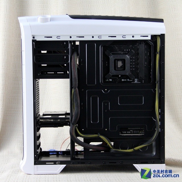 新手也能背部走线 时空战士装机简评