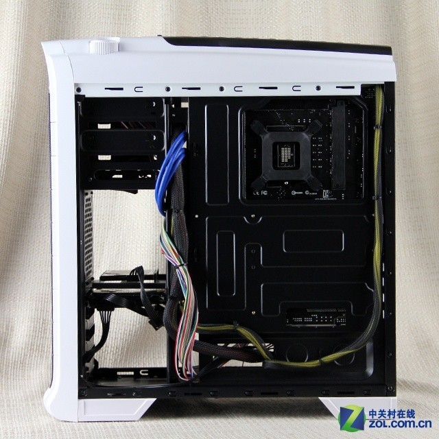 新手也能背部走线 时空战士装机简评