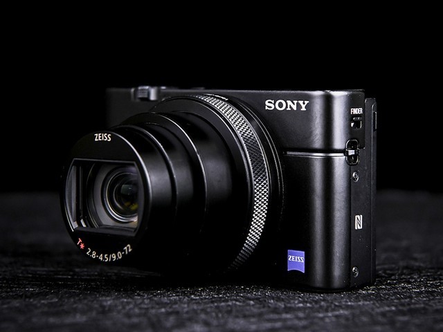 索尼黑卡RX100 VII评测：口袋里的旗舰相机 