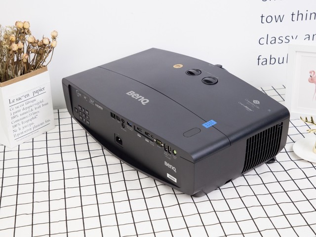 ɫ׼ͥӰԺ W5700ͶӰͼ