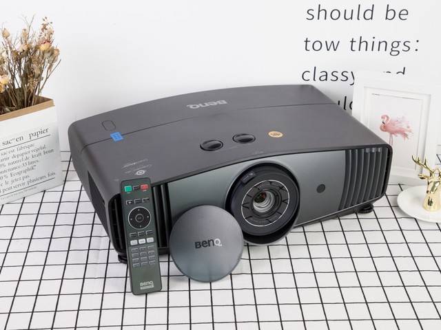 ɫ׼ͥӰԺ W5700ͶӰͼ