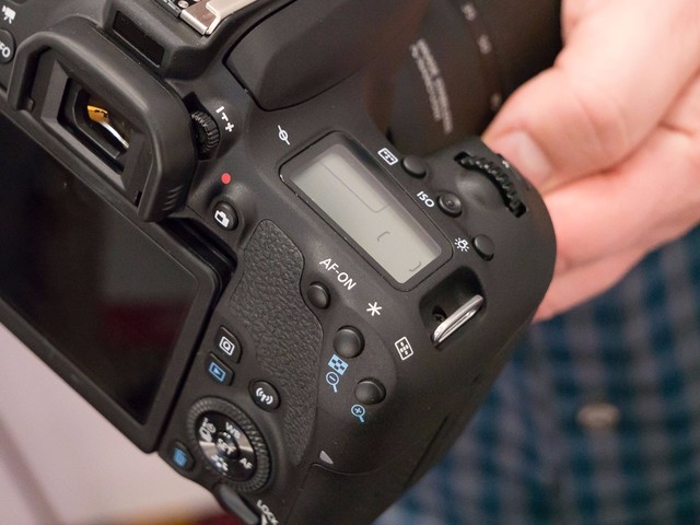Сɹרҵ EOS 77Dͼ