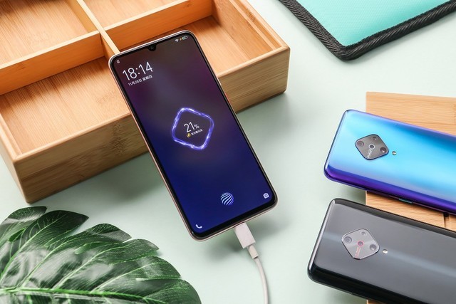 全新菱形四摄再添一员1998元vivoy9s今日开售